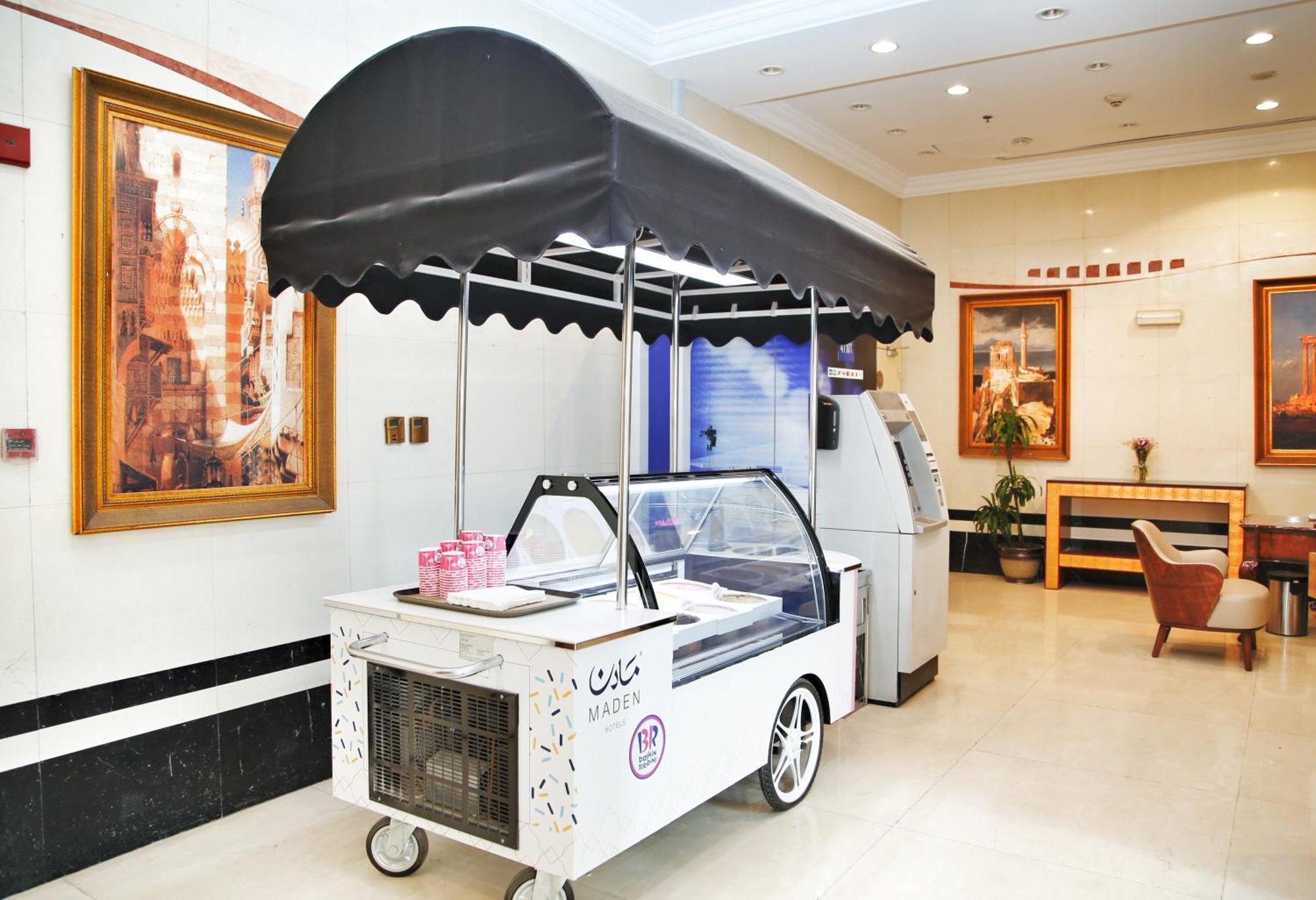 Maden Alrawda Hotel Medina ภายนอก รูปภาพ Ice cream cart