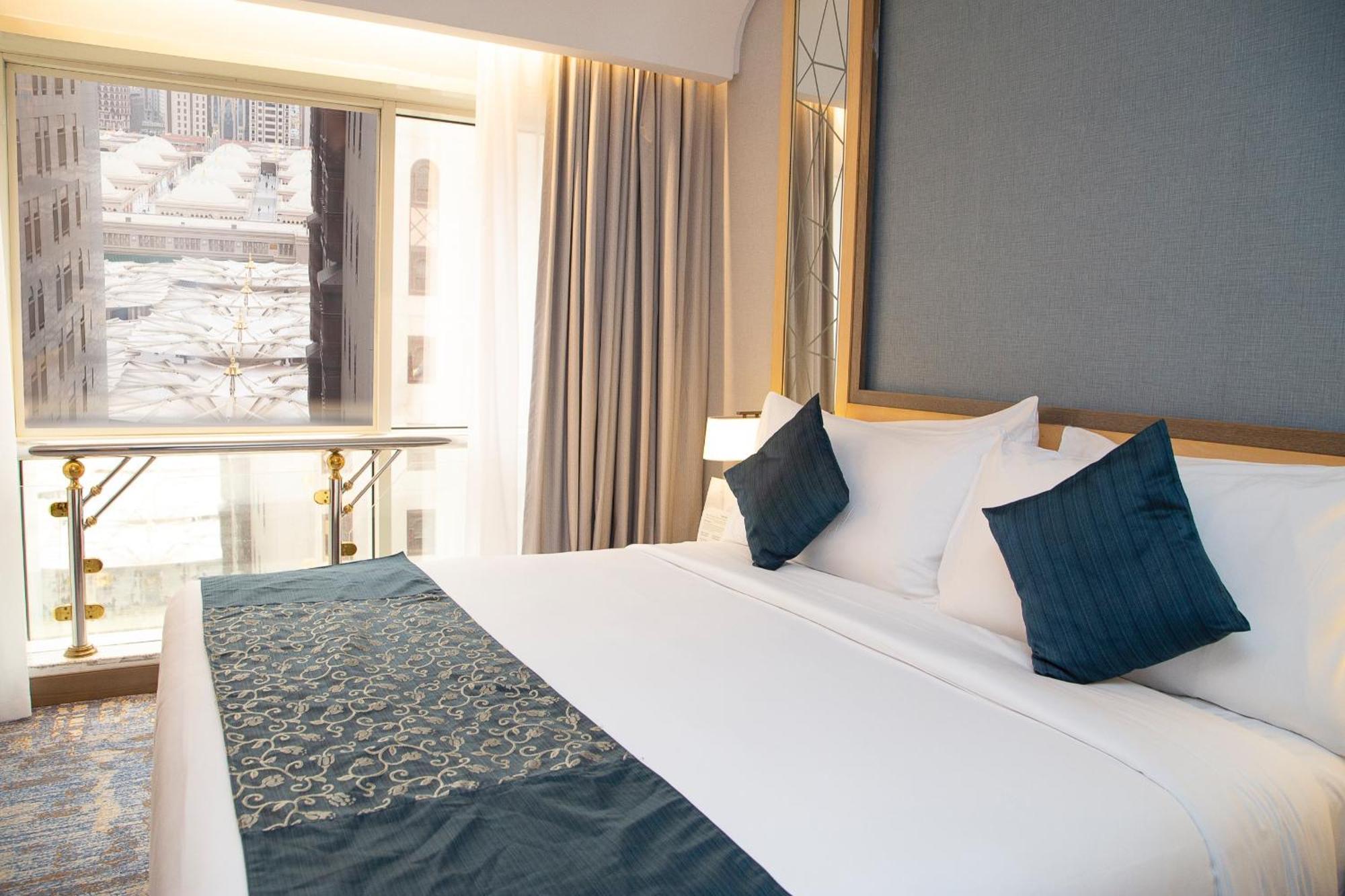 Maden Alrawda Hotel Medina ภายนอก รูปภาพ A bedroom at the hotel