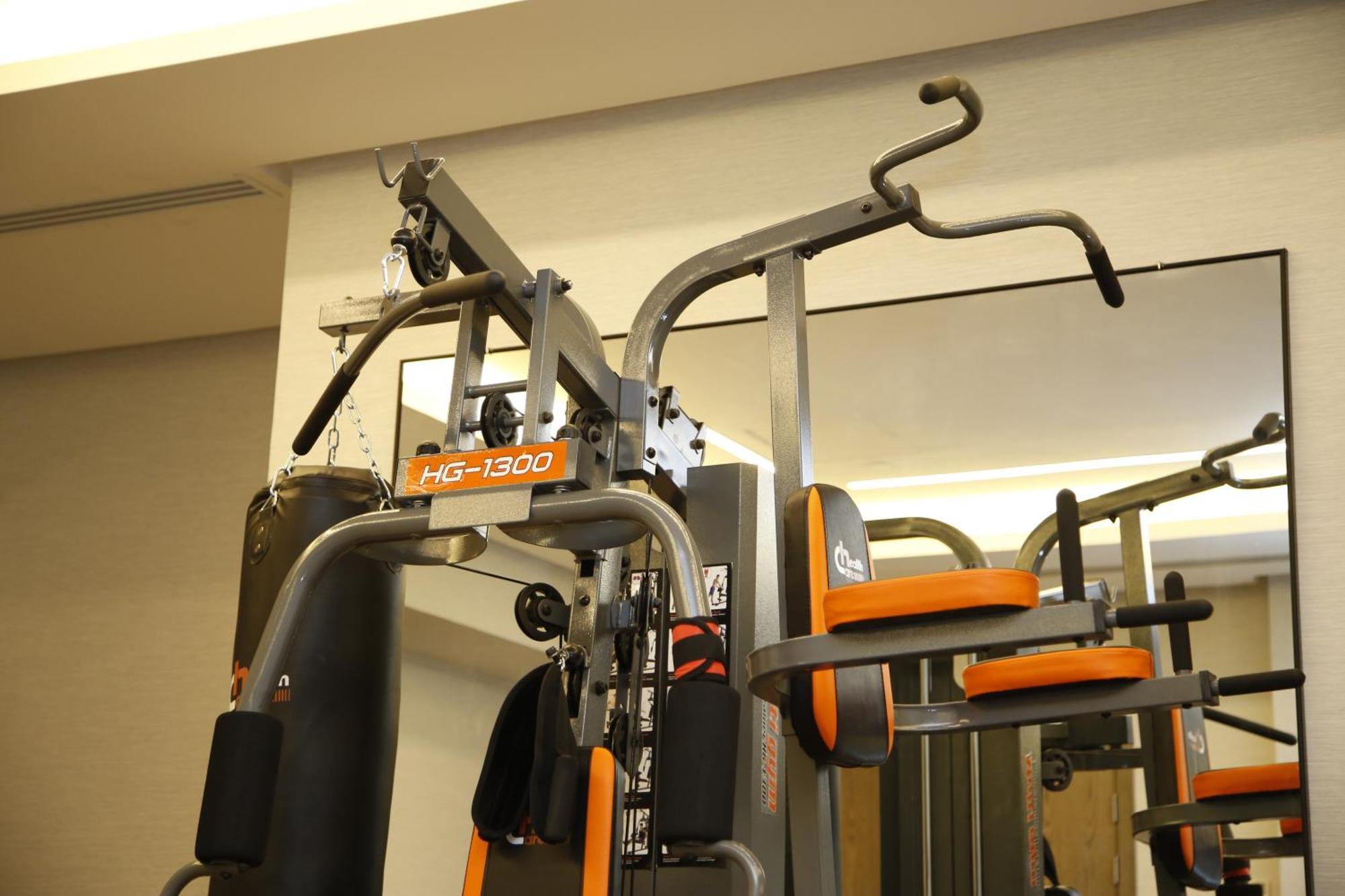Maden Alrawda Hotel Medina ภายนอก รูปภาพ A chin-up bar