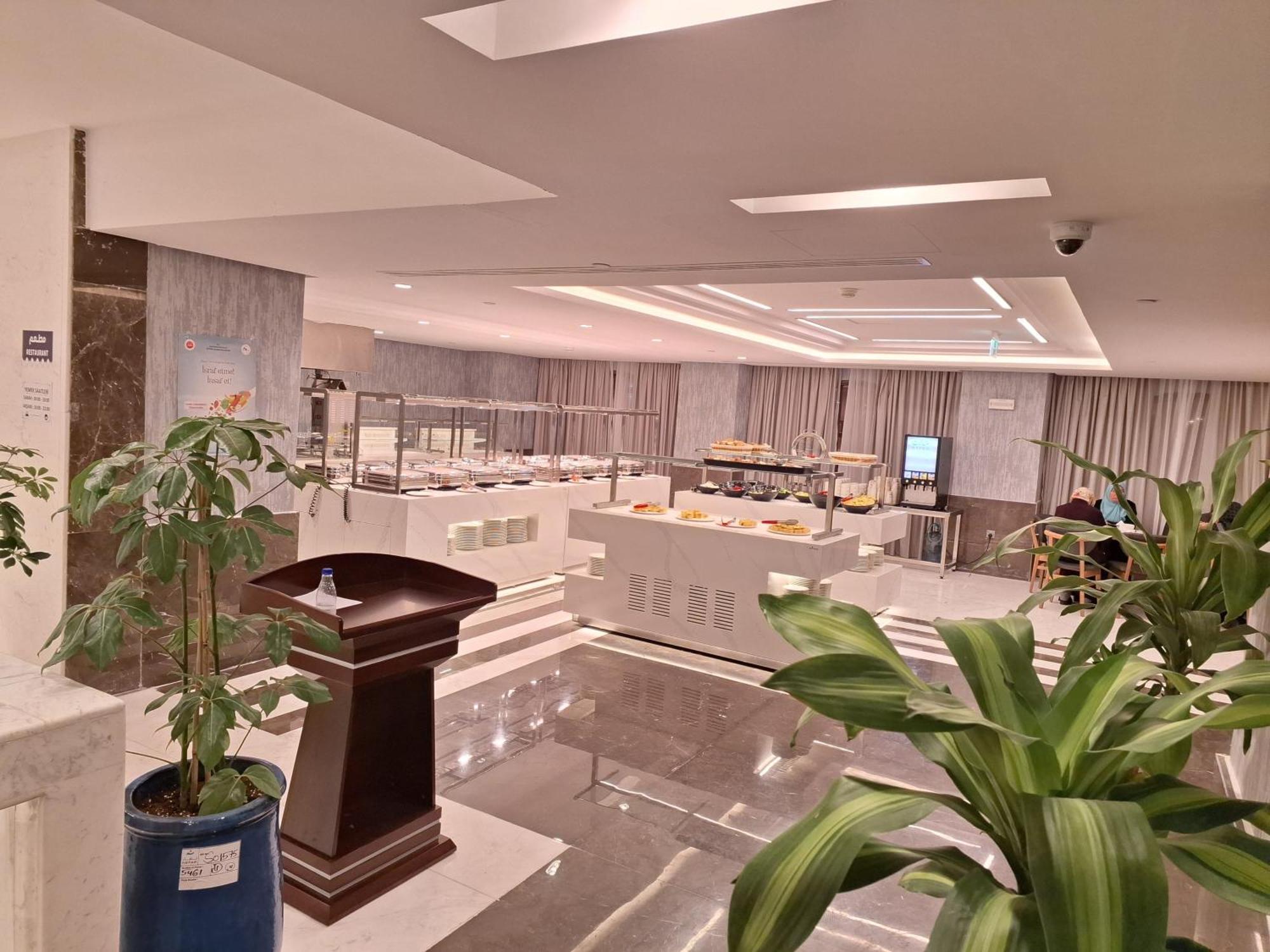 Maden Alrawda Hotel Medina ภายนอก รูปภาพ The lounge at the airport