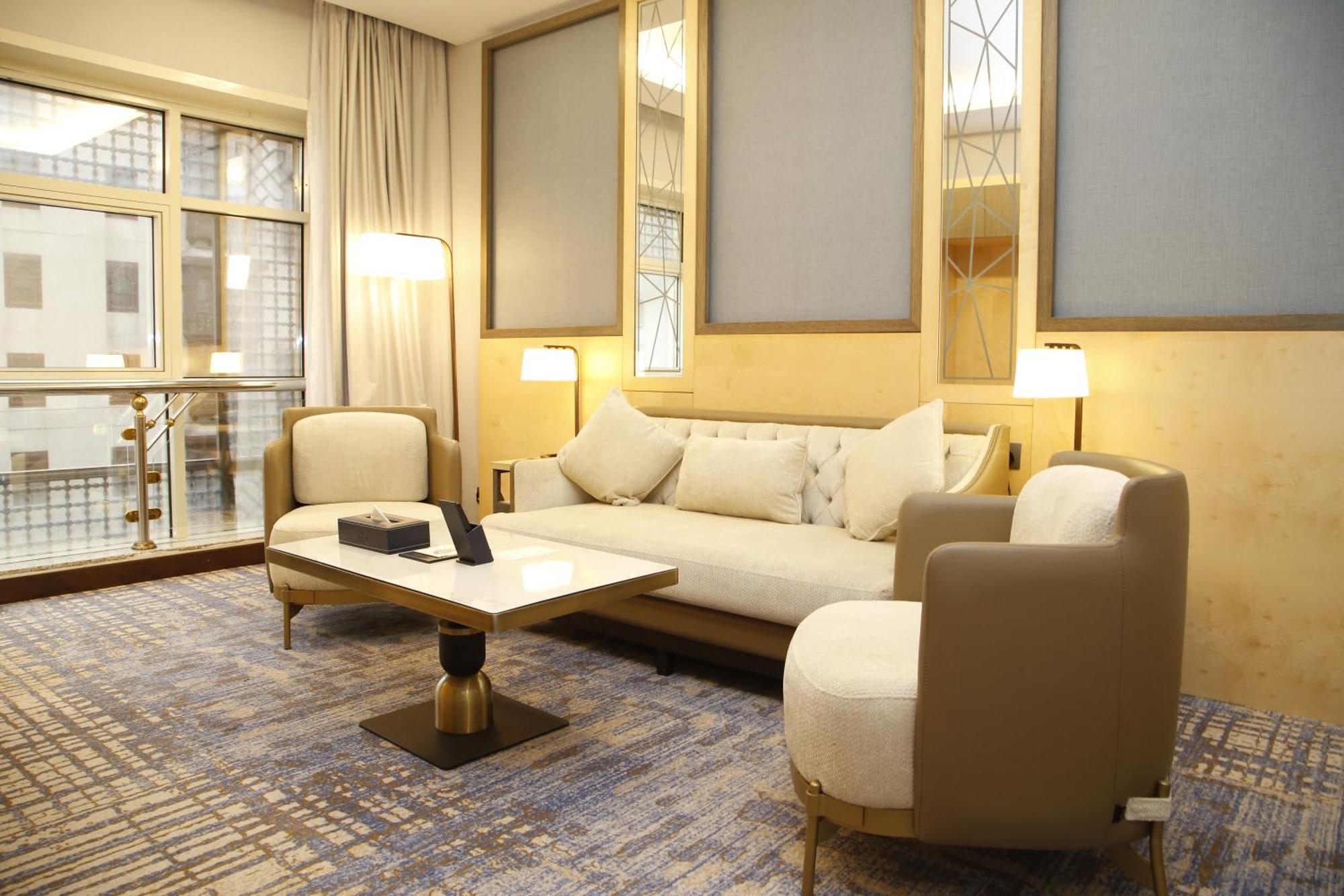 Maden Alrawda Hotel Medina ภายนอก รูปภาพ A suite at the hotel